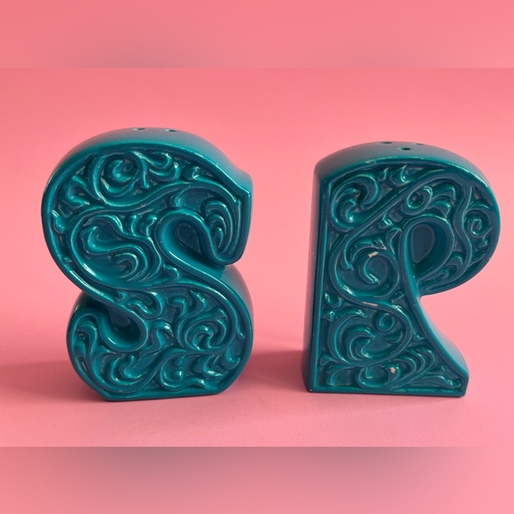 Vintage made in Japan teal salt and pepper shakers in groovy condition - Picture 4 of 5